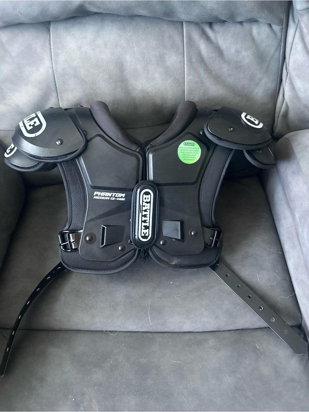 Phantom Youth Football Shoulder Pads in Black